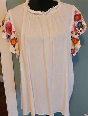 ODDY Cream Short Sleeve Tunic with Floral Embroidery